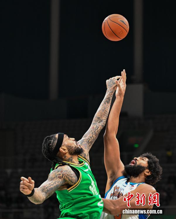 官方网站-CBA常规赛第15轮：辽宁本钢队82:75胜新疆伊力特队|赵继伟|篮球职业联赛|于海洋|男子篮球|职业联赛_新浪体育_新浪新闻