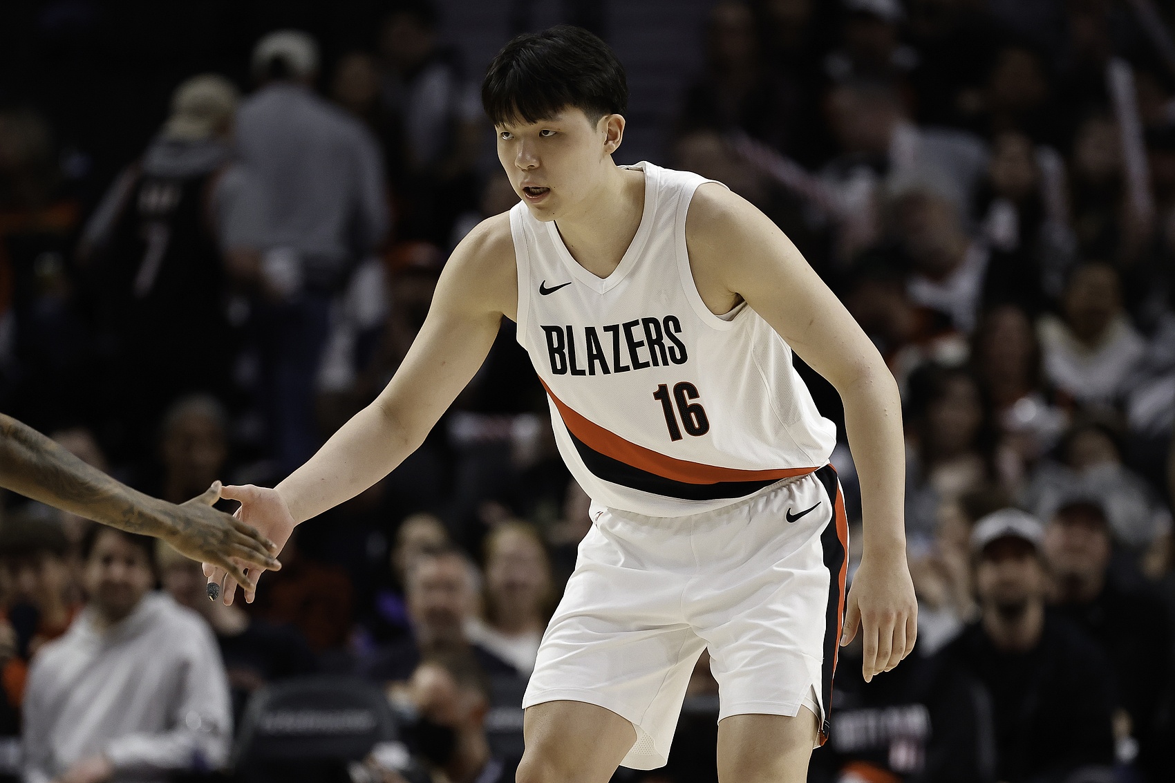 百家乐玩法-【菜鸟】瀚森垃圾时间2分1板 费尔斯18分11板 克尼佩尔10分8板3断